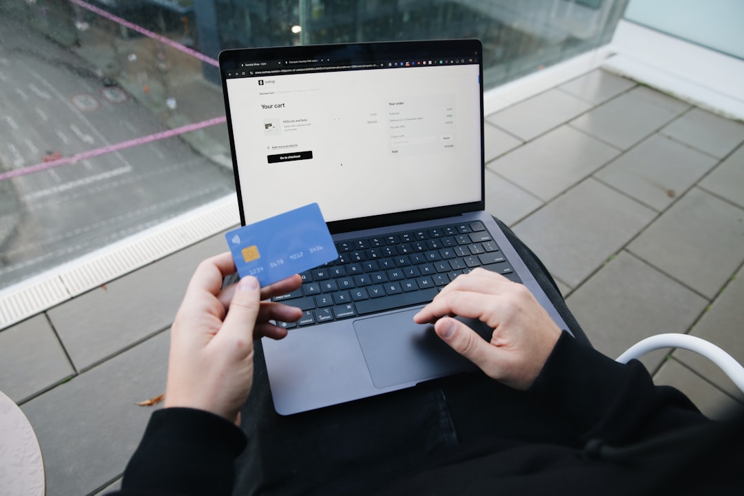 Accepting Anonymous Bitcoin at an Online Store: A Secure and Private Shopping Experience